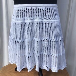 Elegant White Knit Mini Skirt